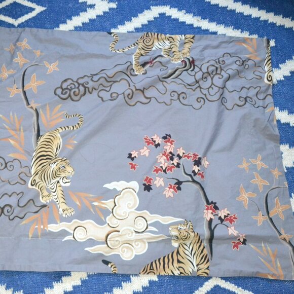 2 Williams Sonoma Kalden Tiger Printed PIllow Shams Gray KING 100% Cotton - Picture 9 of 10